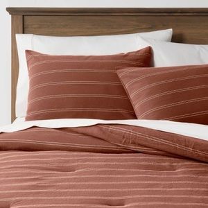 THRESHOLD Rust striped comforter
